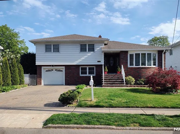 190 Martha Ave, Elmwood Park, NJ 07407