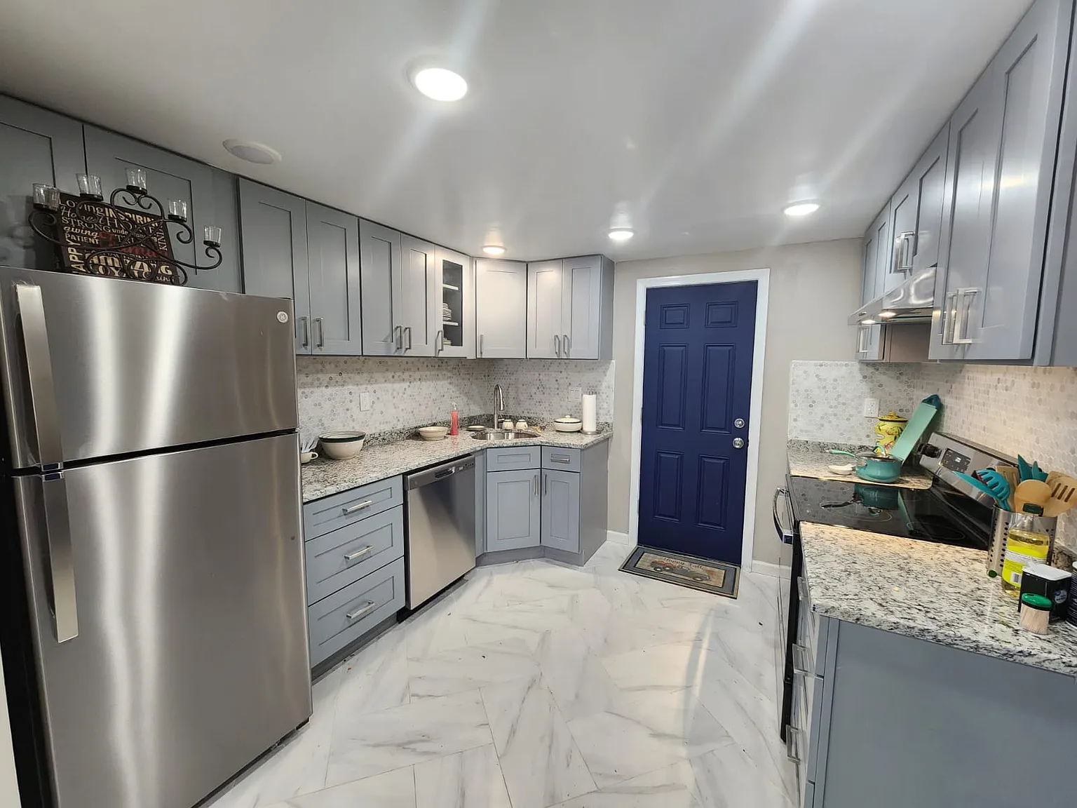 3 bed, 700 sqft, $1,825 — Photo 3
