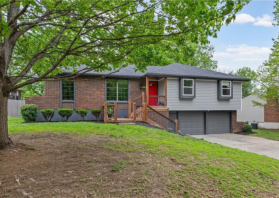 1st image of 3609 NE Chapel Dr