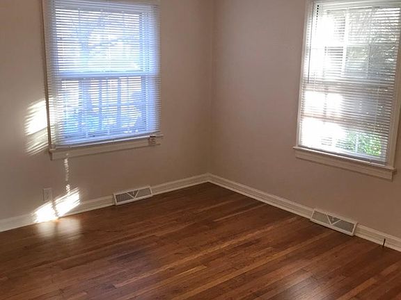 5th image of 2121 Hubbard St