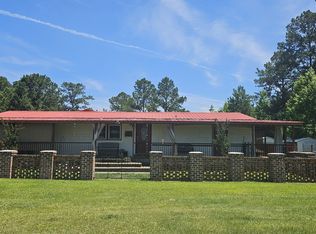 1114 Lee Rd, Pembroke, GA 31321