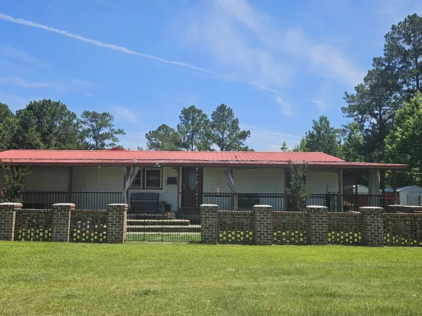 1114 Lee Rd, Pembroke, GA 31321