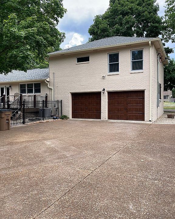 2nd image of 217 Williamsburg Cir