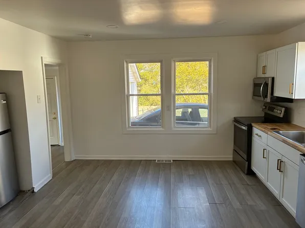 301 Day Dr, Saint Louis, MO 63135