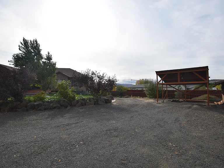 402 Sunridge Ave — Photo 23