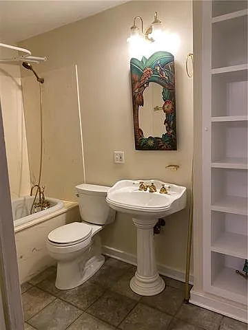 627 Ursulines Ave #8 — Photo 8