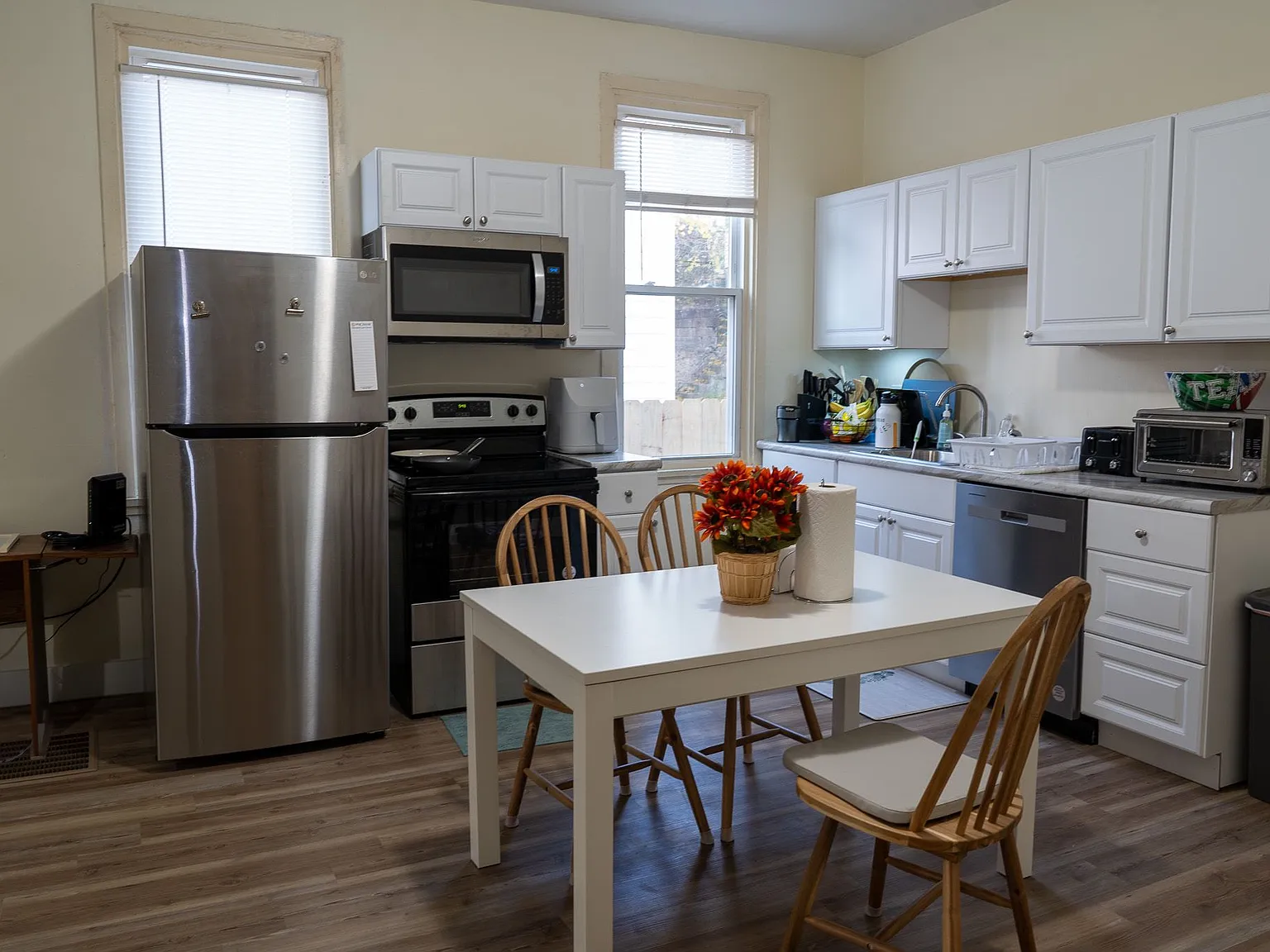 4 bed, 2.5 bath, 2250 sqft, $680 — Photo 3