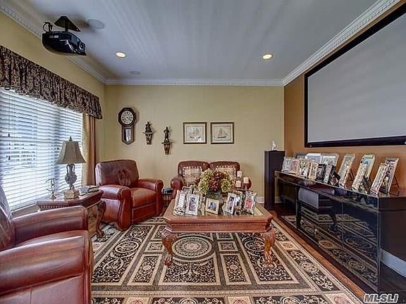 3rd image of 5 Rolling Wood Ct
