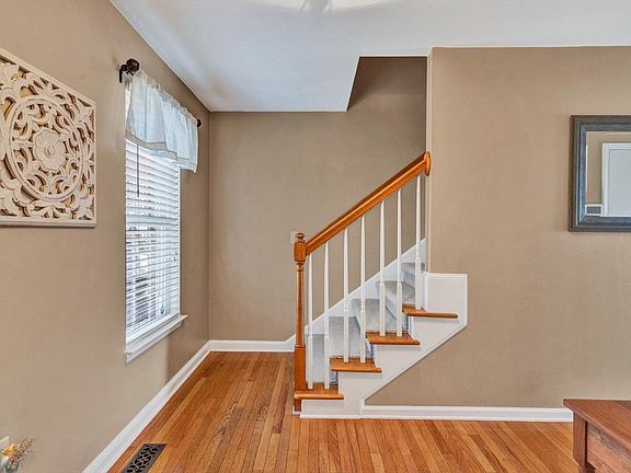 4th image of 5038 Meadow Crossing Ln NE