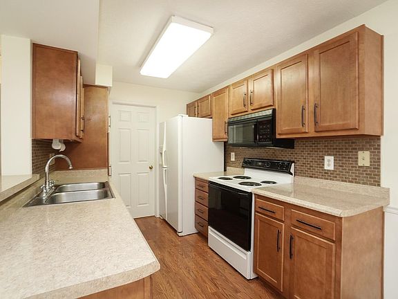 5th image of 9850 Regatta Dr Unit 203