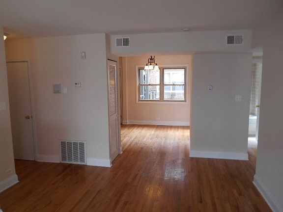 3rd image of 7527 N Damen Ave APT O1