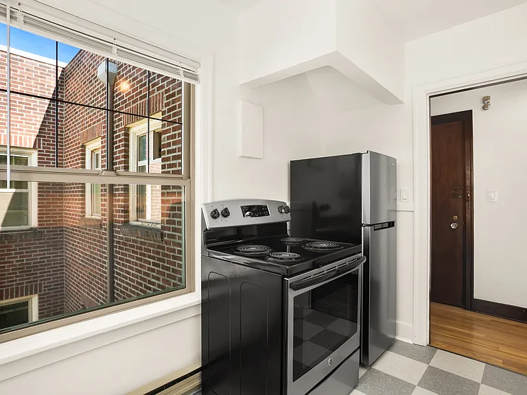 6522 Phinney Ave N #302 — Photo 11