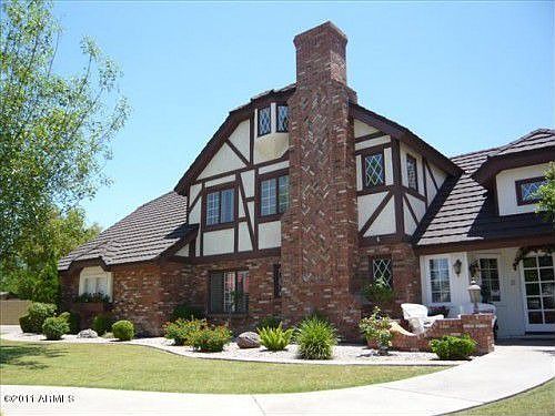 2nd image of 1934 E Elmwood Cir