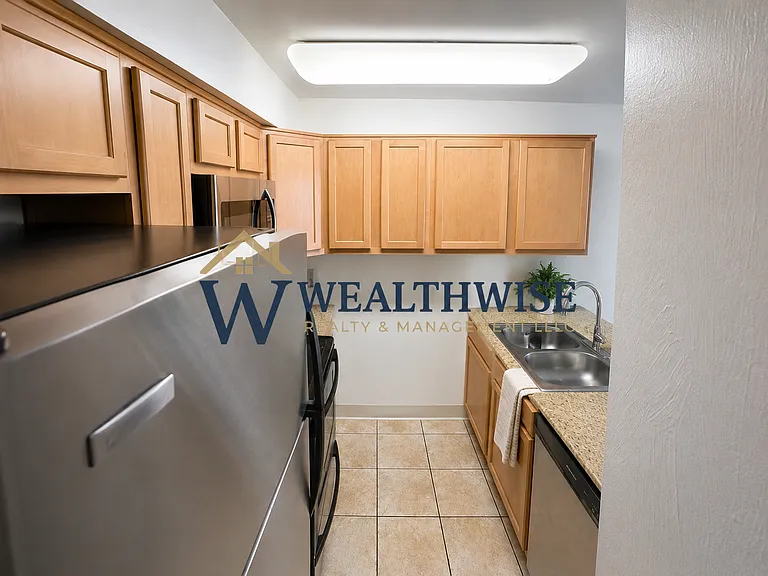 951 N Euclid Ave — Photo 8