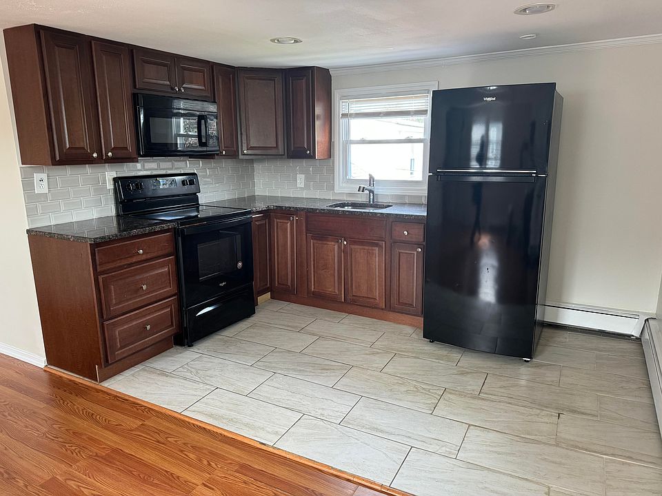 1st image of 155 Crest Ave Floor 2