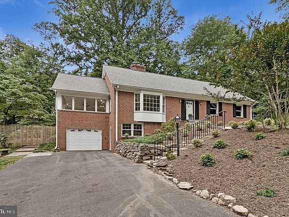 2nd image of 2213 Apple Tree Ln