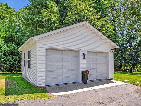 4th image of 8541 Saint Andrews Dr