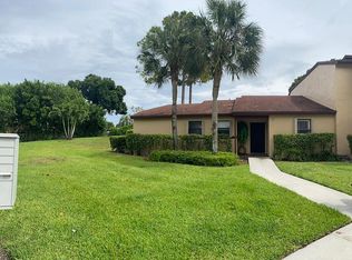 101 Lakeview Dr, Royal Palm Beach, FL 33411