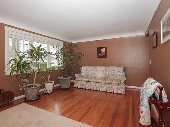 5th image of 1210 Deblin Dr