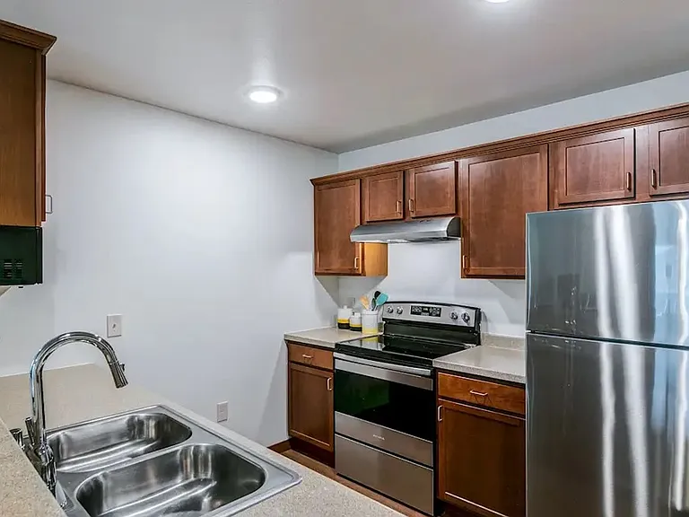 Mayhew Apartments — Photo 10