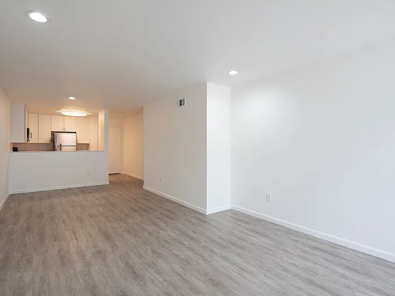 Mission Pacific Apartments — Photo 61