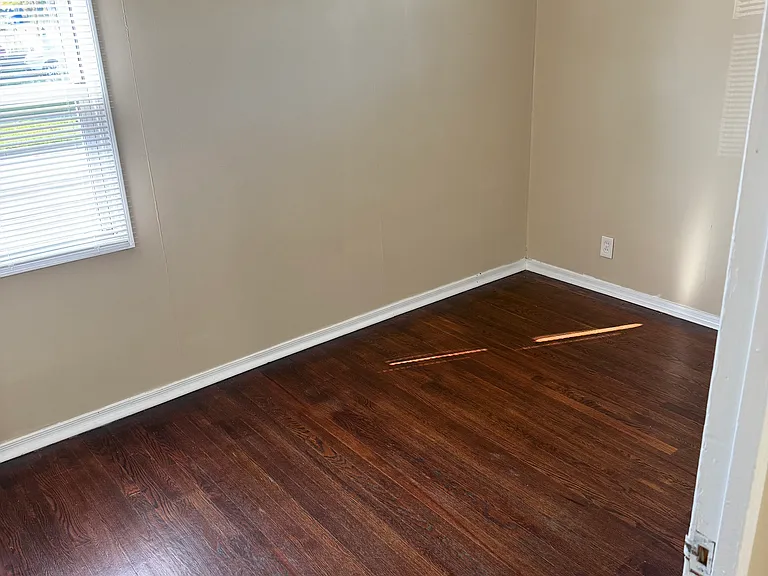 28585 Maplewood St — Photo 10