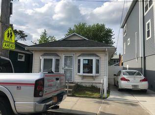 11 Noel Rd, Broad Channel, NY 11693