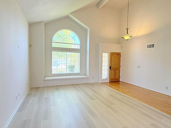 4th image of 113 Parkhaven Dr