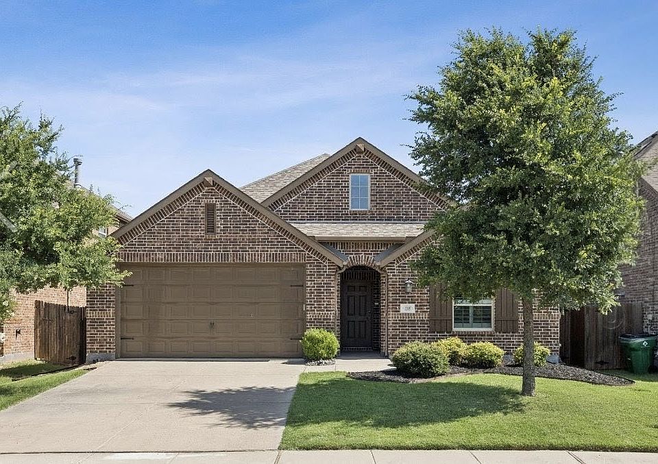 One-story Highland house, 4 beds + office/multi-purpose room, 3 full bath, 2 car attached garage