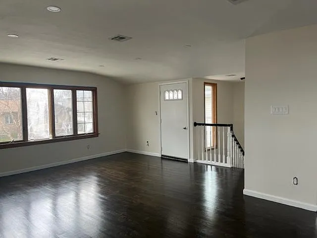 576 Britton Ave — Photo 4