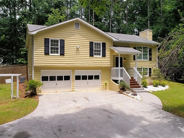 127 Angela Ln — Photo 1