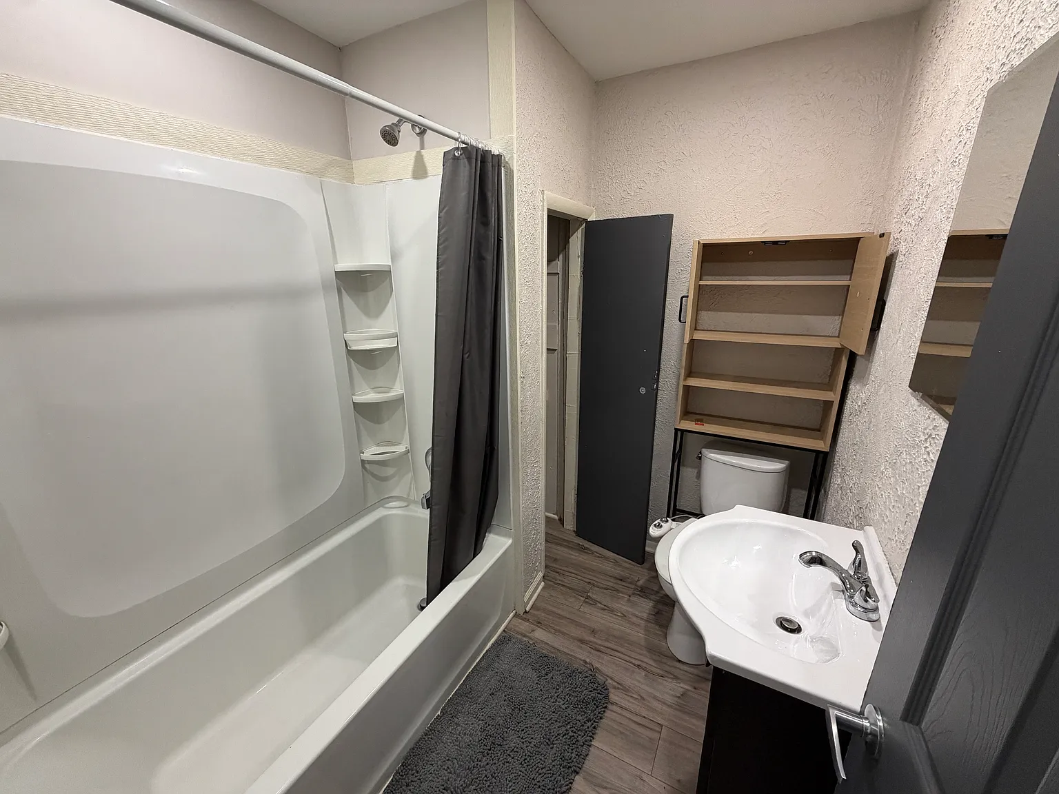 2 bed, 850 sqft, $1,250 — Photo 4