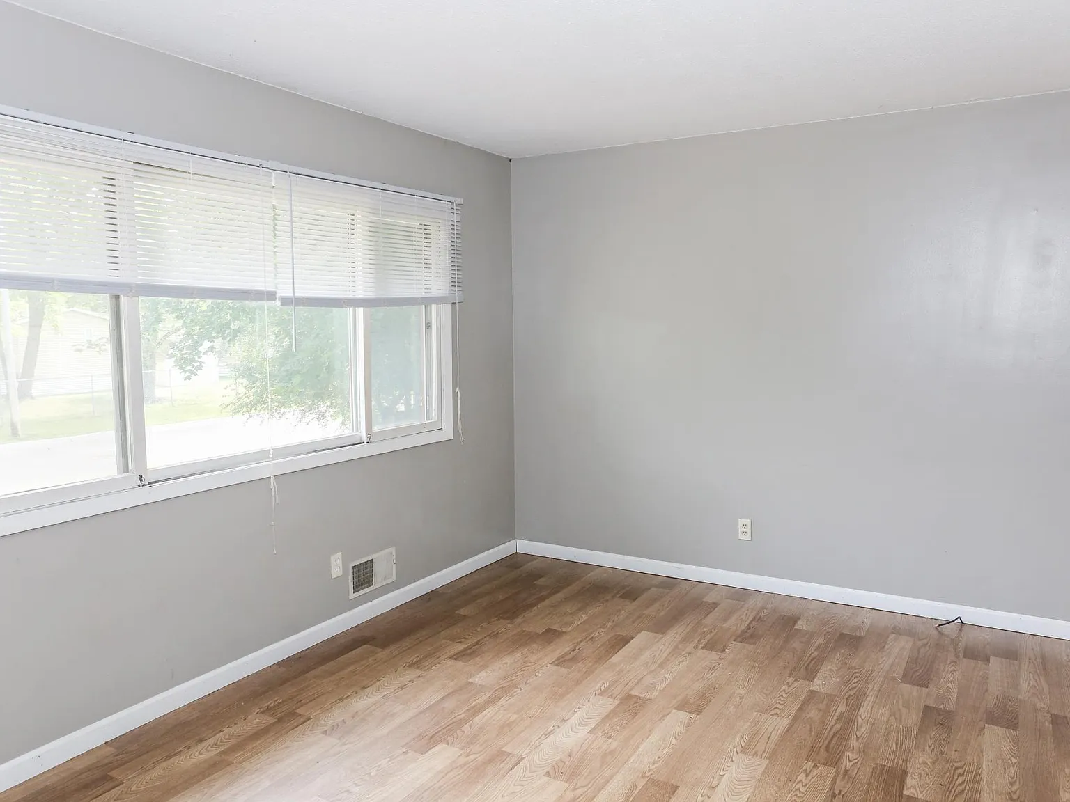 2 bed, 1000 sqft, $1,595 — Photo 4