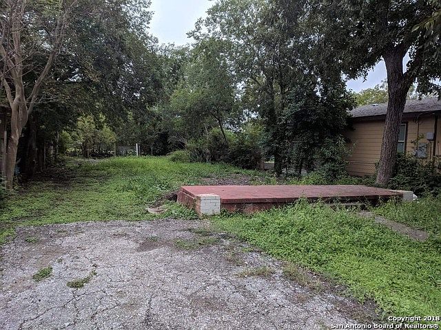 2nd image of 1528 Lamar St