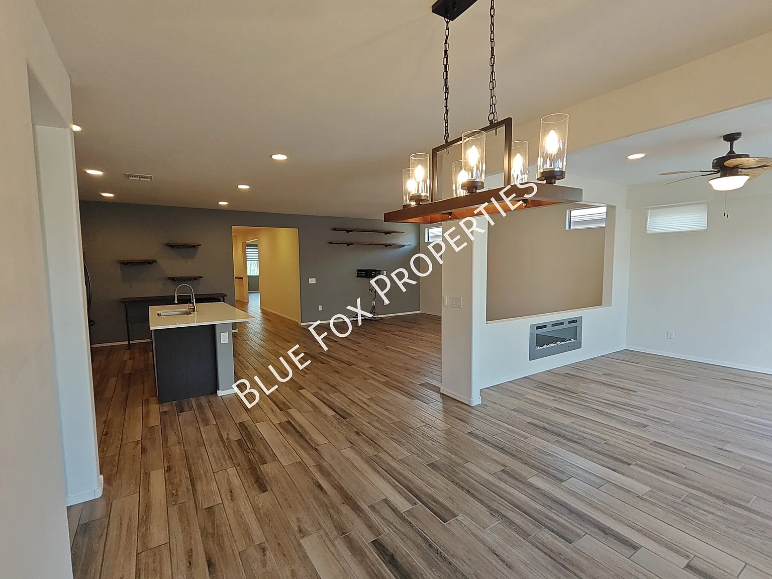 11128 W Fountain View Dr — Photo 2
