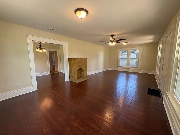 2134 Queens Hwy — Photo 8