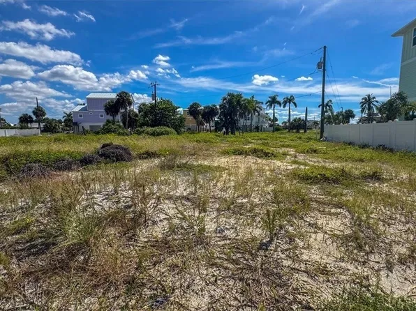 100/104 Jefferson St, Fort Myers Beach, FL 33931