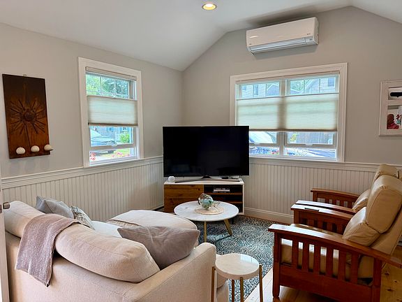 4th image of 6 Pleasant Avenue
