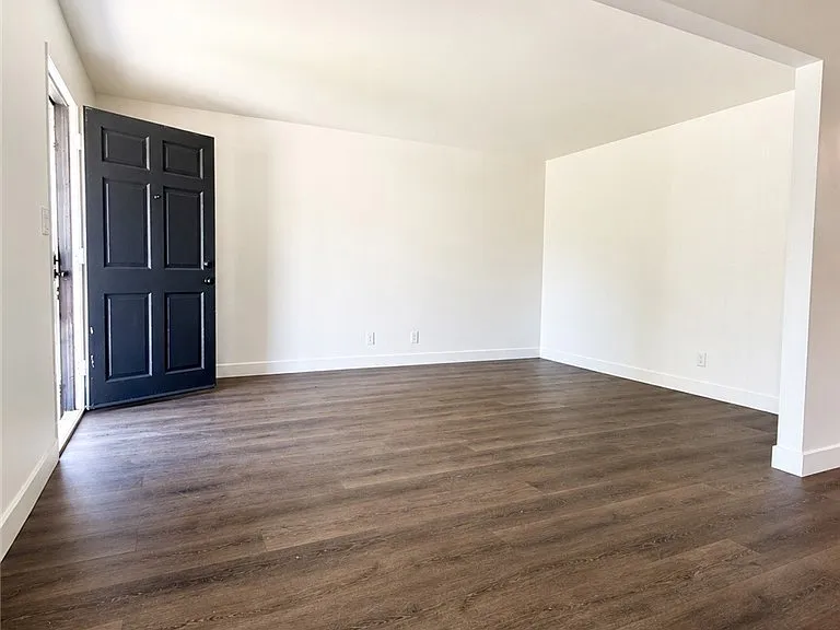 11151 Duncan Ave — Photo 4
