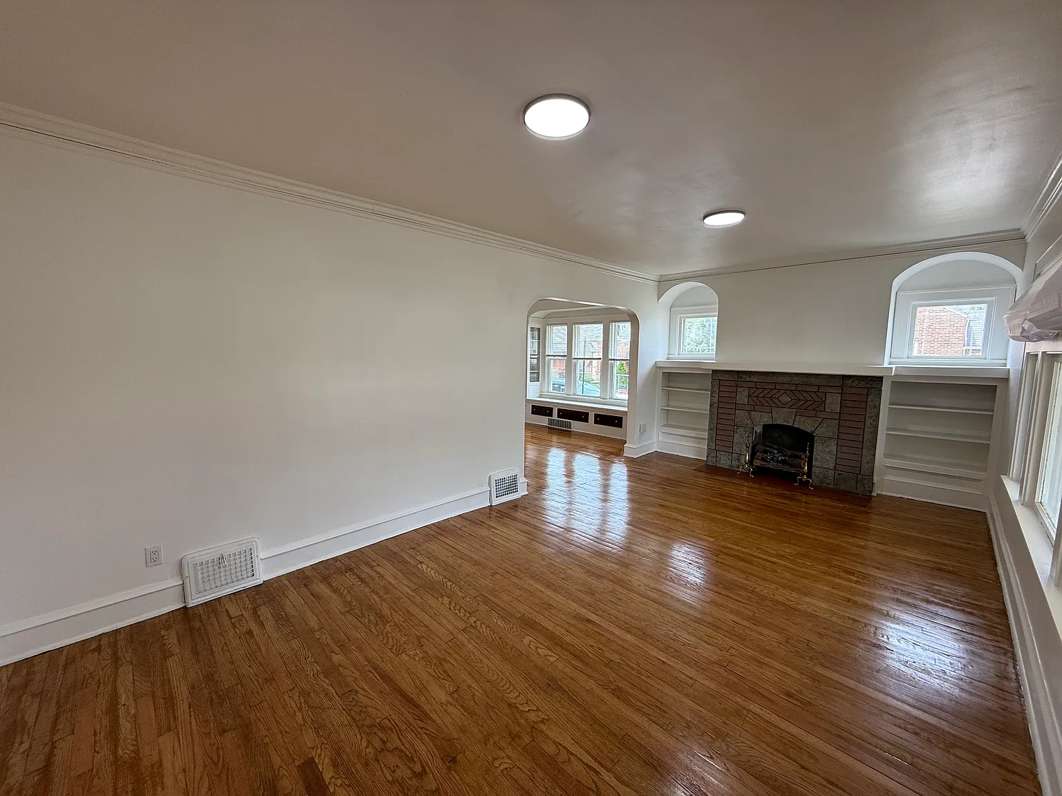 2 bed, 1000 sqft, $1,500 — Photo 2
