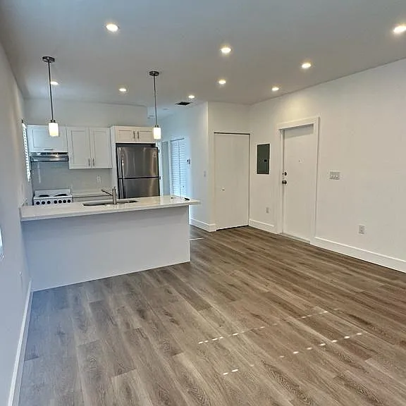 1754 SW 14th St #5 — Photo 4