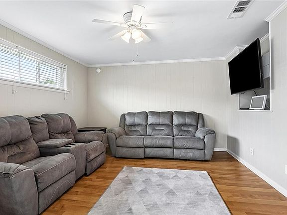 3rd image of 1813 N Turnbull Dr