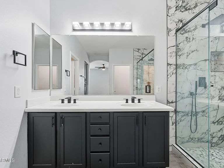 11402 W Alvarado Rd — Photo 22