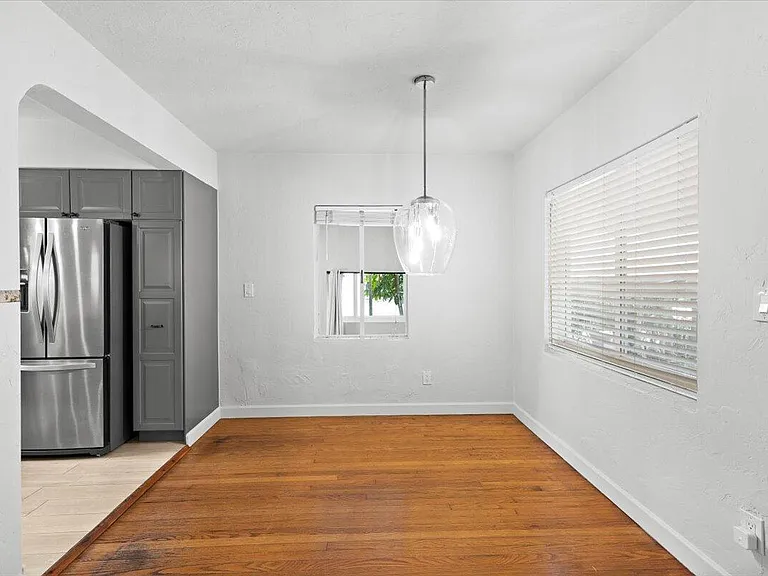 305 NE 14th Ave — Photo 13