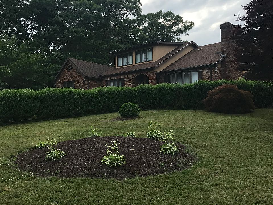 1st image of 168 Woodland Cir