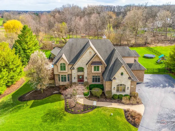 37W209 Deer Pond Ct, St Charles, IL 60175