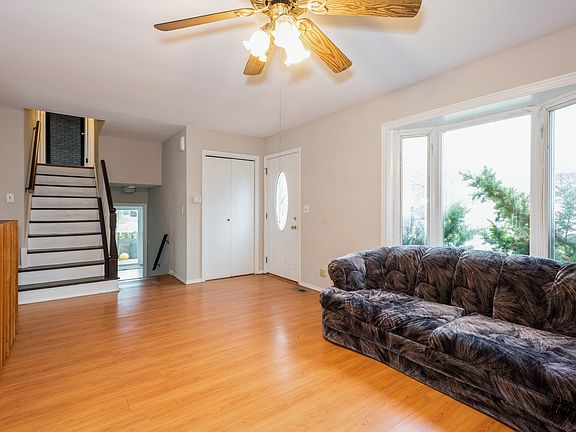 3rd image of 1833 Scarboro Dr