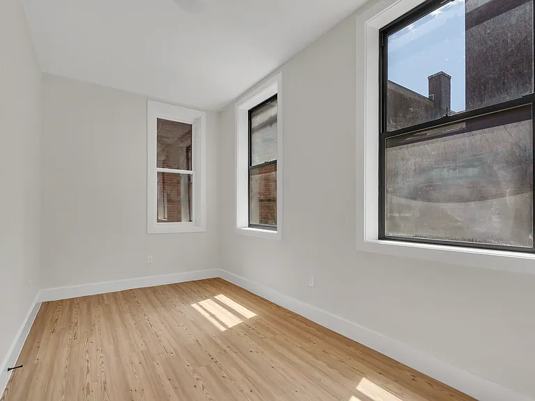 472 Main St — Photo 10