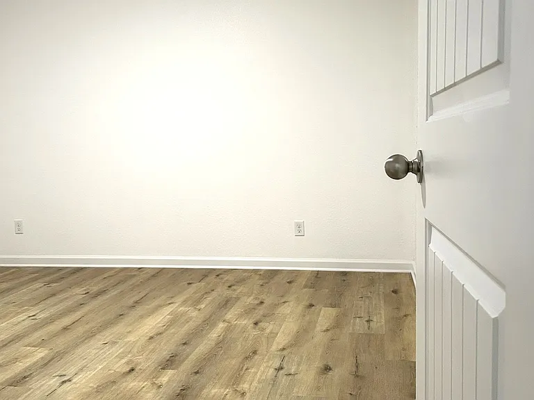 1300 W College St — Photo 20