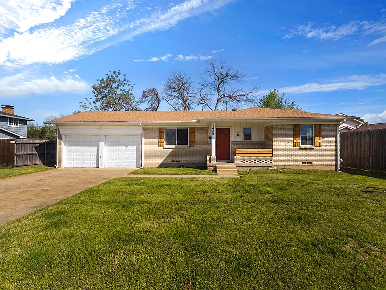 2909 Grove St — Photo 1